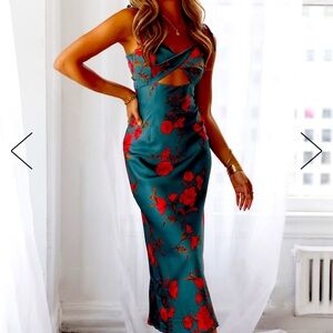 Hello Molly size Large dark green w red roses dress